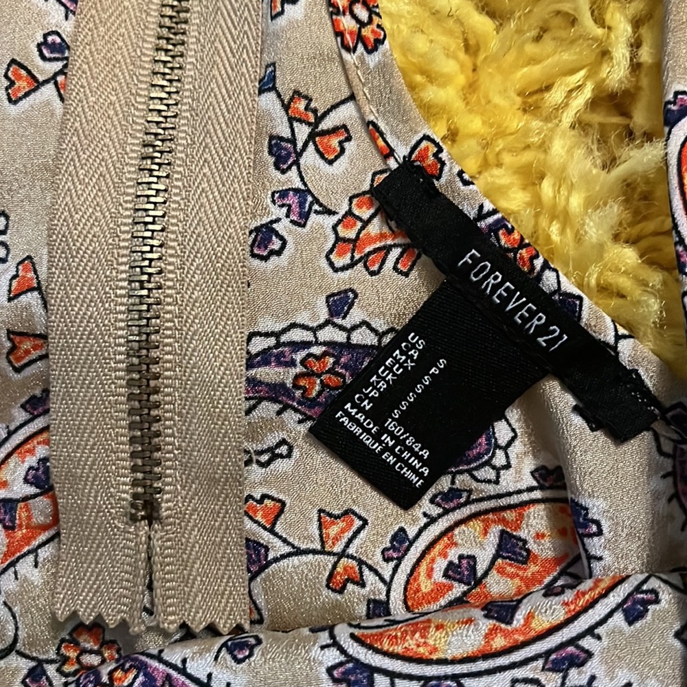 🚨Forever 21 Racerback Patterned Top - Picture 4 of 4